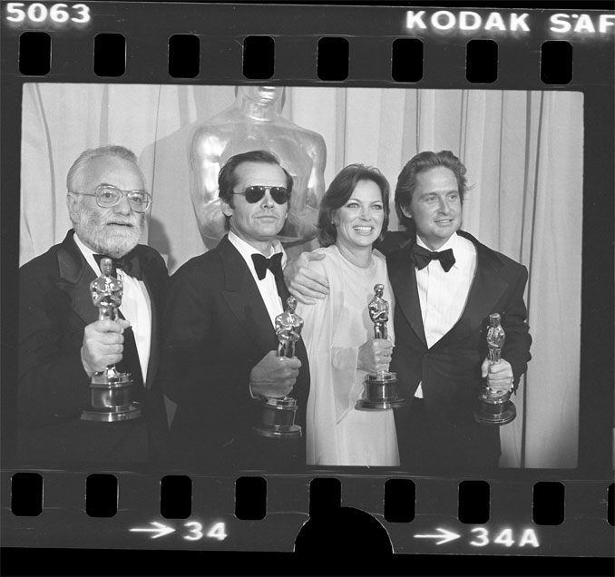Saul Zaentz, Jack Nicholson, Louise Fletcher and Michael Douglas posing with their Oscars at the 1976 Academy Awards (SOURCE: Los Angeles Times/UCLA Library Special Collections/licensed under a  Creative Commons Attribution 4.0 International License)