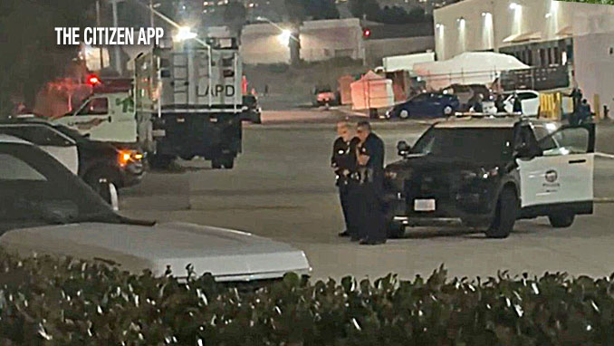 LAPD Command Van at the helicopter crash site (SOURCE: The CITIZEN APP).